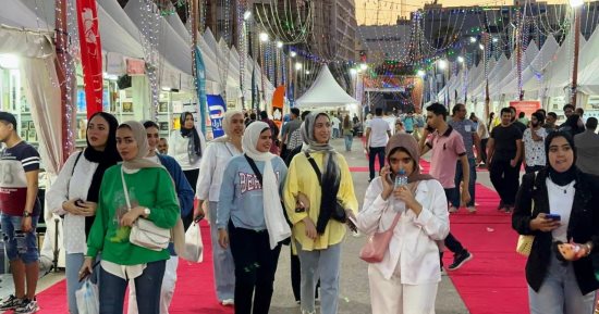 "القراءة والفن والثقافة للجميع".. إقبال على معرض بورسعيد السادس للكتاب.. الزوار: اختيار المكان نموذجى والأسعار رخيصة.. ومشاركة 63 ناشراً والمعرض يفتح أبوابه من 4 عصراً لـ1 صباحاً.. فعاليات فنية وثقافية يومياً