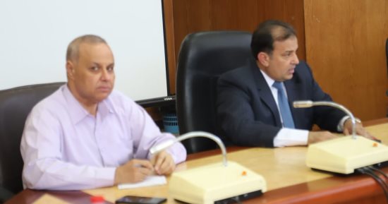 رئيس جامعة جنوب الوادى يبحث استعدادات استقبال العام الدراسى الجديد