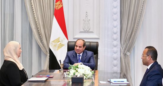 الرئيس السيسي يتابع جهود الدولة لتعزيز الحرف التراثية والمنتجات اليدوية على مستوى الجمهورية.. ويوجه بتقديم كافة أوجه الدعم لأصحاب الحرف التراثية ومراعاة تشغيل رأس المال بطرق فعالة لصالح الحفاظ على التراث الوطنى