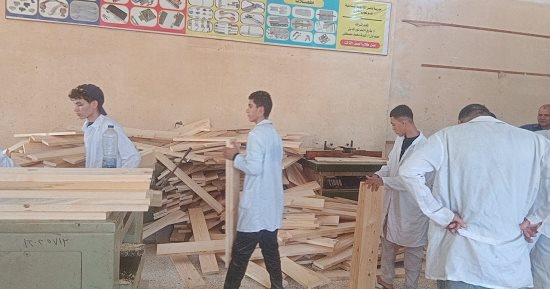 تصنيع 2383 "تختة" فى مدارس الجيزة الفنية بنسبة تنفيذ 50%