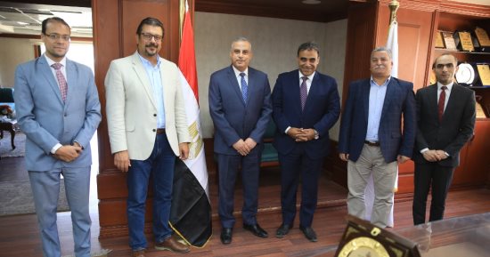 محافظ سوهاج يستقبل وفد اللجنة العلمية لدعم صحة المرأة المصرية