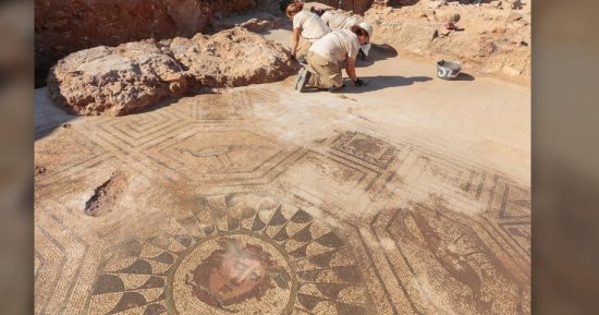 اكتشاف فسيفساء عمرها 1800 عام تعود إلى العصر الرومانى غرب إسبانيا