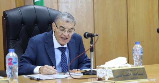 محافظ المنيا يتابع معدلات تنفيذ مشروعات "حياة كريمة"