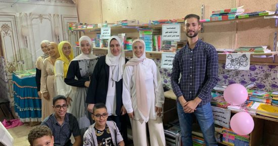 شباب يطلقون مبادرة لتوفير الكتب الدراسية لغير القادرين بالمجان: "حبينا نسعدهم"