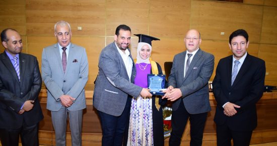 القائم بعمل رئيس جامعة سوهاج يشهد حفل تخرج الدفعة الحادية عشر بكلية الطب البيطرى