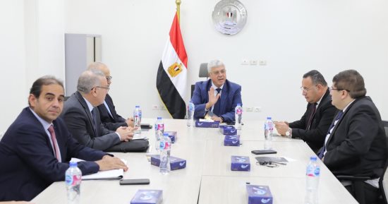 وزير التعليم العالي يتابع منظومة العمل بمراكز التميز بالقاهرة والإسكندرية