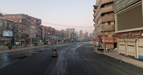 استمرار أعمال الرصف والتطوير بشوارع المحلة الكبرى.. التفاصيل