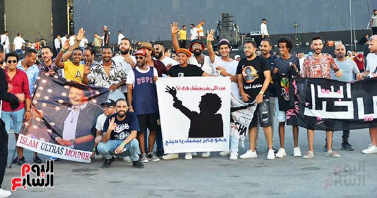 "المنايرة" يتوافدون على حفل الكينج محمد منير بمهرجان العلمين