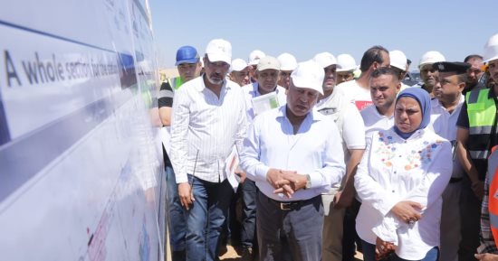وزير النقل يتفقد مواقع العمل بمشروع الخط الأول من شبكة القطار الكهربائى السريع