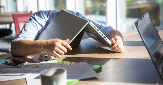 زعلان إنك رجعت من المصيف.. اعرف إيه هو اكتئاب ما بعد الإجازة وطرق تخطيه