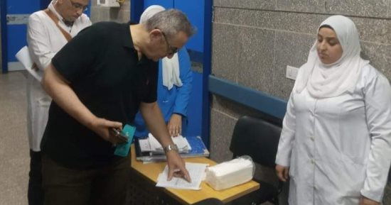 جولة مفاجئة لرئيس هيئة المستشفيات التعليمية على مستشفى بنها التعليمى.. صور