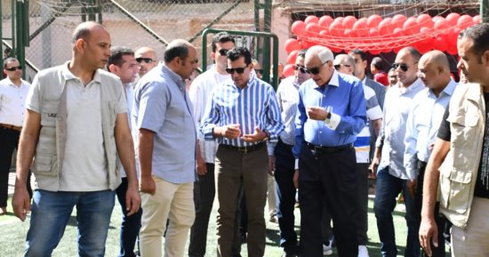 وزير الشباب ومحافظ الجيزة يفتتحان عددا من المشروعات بمركز شباب الكوم الأخضر  