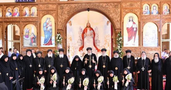 سبع راهبات جديدات لدير "أبو سيفين" بيد قداسة البابا 