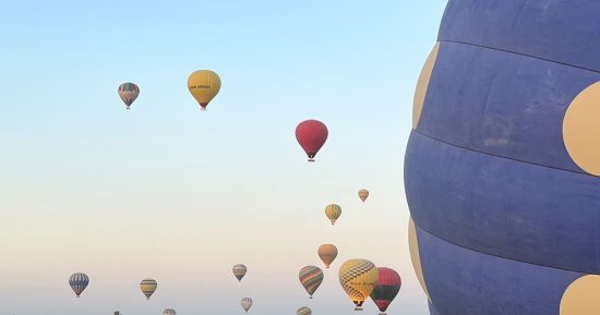 سماء الأقصر تشهد عودة رحلات البالون الطائر بخروج 38 رحلة تقل 800 سائح