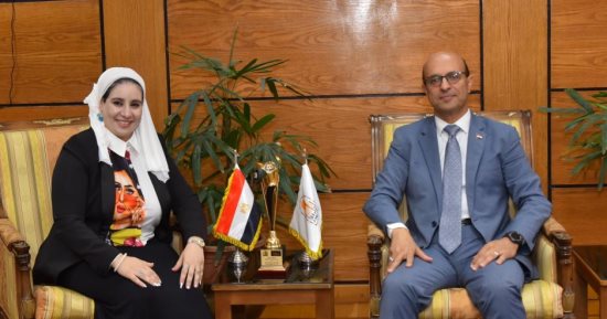رئيس جامعة أسيوط يستقبل الحائزة على جائزة "المرأة المتميزة عالميا لعام 2023"