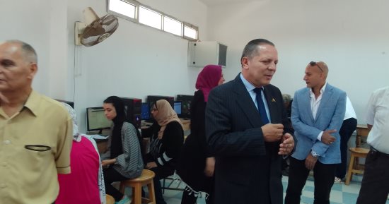 القائم بأعمال رئيس جامعة دمياط يتابع توافد الطلاب فى أول أيام التنسيق