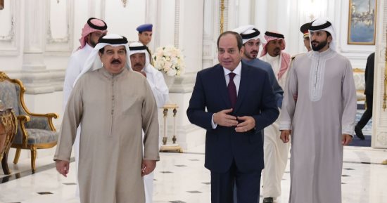 الرئيس السيسى يودّع ملك البحرين لدى مغادرته مدينة العلمين