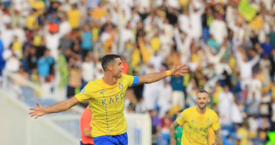 النصر يتقدم على الرجاء بثلاثية فى أول شوط ورونالدو يعادل بنزيما.. فيديو