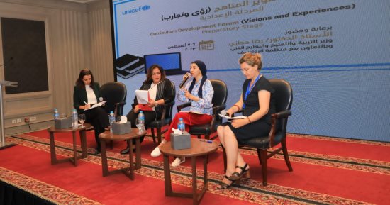 جلسة نقاشية لتطوير مناهج اللغات الأجنبية بملتقى تطوير مناهج الإعدادية 