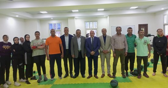نائب رئيس جامعة بنها يتفقد أنشطة مركز رعاية الموهوبين وأعمال صيانة المدن الجامعية