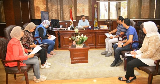 محافظ الغربية يجتمع بالمكتب الفنى لمناقشة أنشطة التنمية البشرية والتمكين الاقتصادى