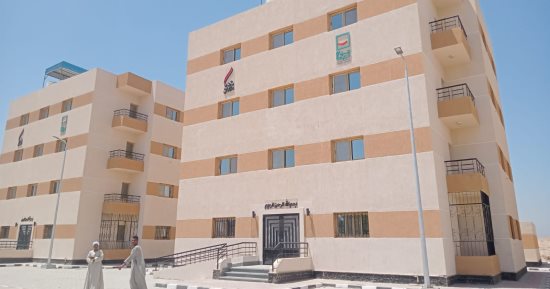 تسليم وحدات "سكن كريم" ضمن مشروعات "حياة كريمة" غرب قنا 