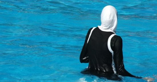  محكمة فرنسية تلغى حكمًا بحظر ارتداء البوركينى فى الشواطئ العامة 