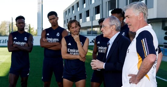بيريز يزور تدريبات ريال مدريد ويتحدث مع أنشيلوتى ومودريتش.. فيديو وصور