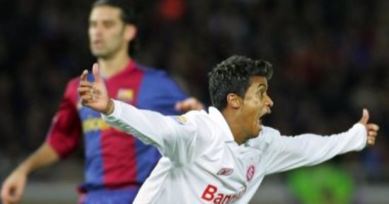 جول مورنينج.. هدف قاتل من إنترناسيونال أمام برشلونة فى نهائى مونديال الأندية 2006