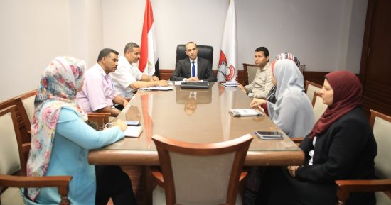 نائب محافظ سوهاج يعقد اجتماعا بأعضاء فريق مبادرة "صوتك مسموع"