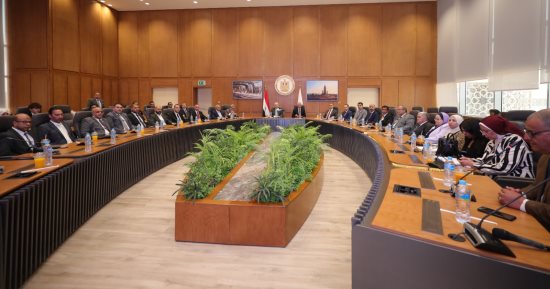 وزير التعليم العالى يشهد توقيع عقود تصنيع أول سيارة كهربائية مصرية محلية الصنع