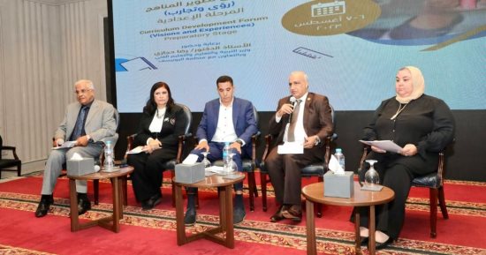 وزير التعليم يشهد حلقة نقاشية تحت عنوان "المناهج الدراسية وعلاقتها بالمجتمع"