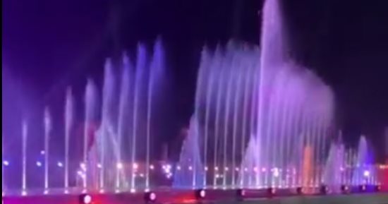 كأنك فى لاس فيجاس.. شاهد العروض المبهرة لـ"النافورة الراقصة" فى مهرجان العلمين