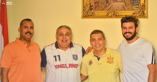 خالد عيد يوقع عقود تدريب غزل المحلة الموسم المقبل.. صور