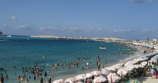 الحرارة تنكسر على شواطئ مطروح والساحل الشمالى وتسجل 29 درجة نهارا
