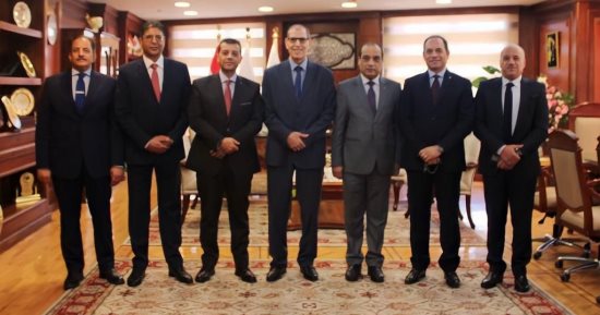 رئيس النيابة الإدارية يستقبل وفد الوطنية للانتخابات لتهنئته بمنصبه الجديد