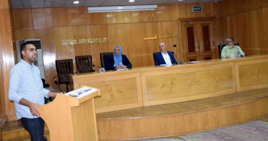 محافظة الأقصر تبحث مع المستثمرين مطالبهم ومشكلاتهم.. صور