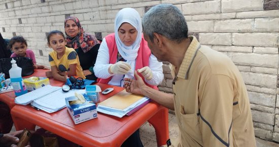 محافظ شمال سيناء: توقيع الكشف الطبى على 3300 حالة فى قافلة طبية بالعريش