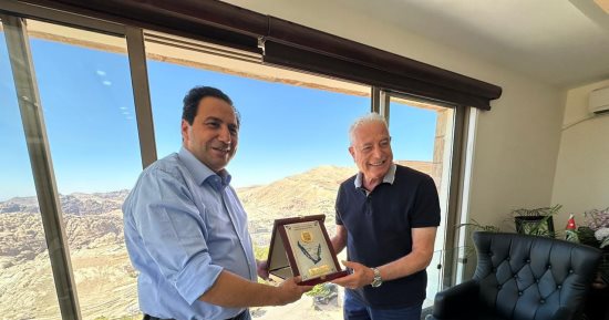 محافظ جنوب سيناء يلتقى رئيس منطقة البتراء بالأردن ويدعو لزيادة أوجه التعاون.. صور