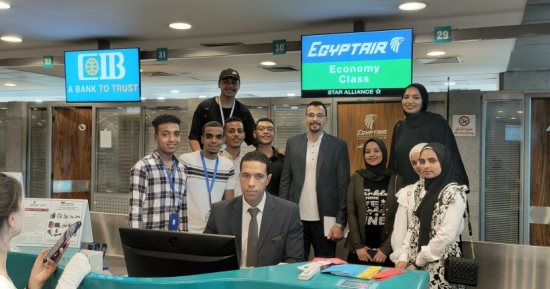 طلاب تكنولوجيا الخدمات السياحية بجامعة طيبة يتلقون التدريب الصيفي بمطار الأقصر