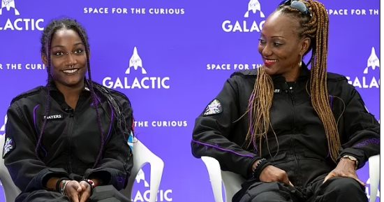 Virgin Galactic تطلق أول ثنائى أم وابنتها إلى الفضاء.. اعرف تفاصيل التجربة