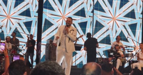 رامى عياش يتألق بحفله فى مهرجان العلمين بعد عرض أزياء مايكل سينكو