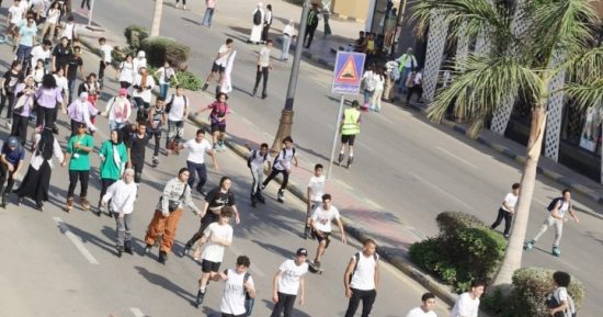 الرياضات الصيفية فى بورسعيد.. "السكيت" يجذب الصغار والمحافظة تخصص أماكن لممارسته.. كرة القدم هى الأشهر والسباحة تحتل مكانة متقدمة.. وانتشار الراكيت على شاطئ بورسعيد.. صور