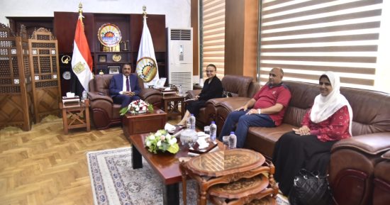 محافظ مطروح يستقبل الأمين العام لمجلس الطفولة والأمومة 
