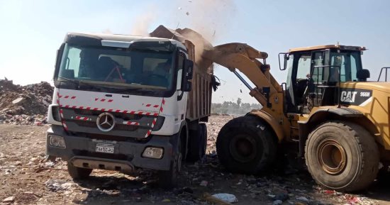 حملات مكثفة للنظافة ورفع المخلفات ودعم الإنارة العامة بمراكز المنيا