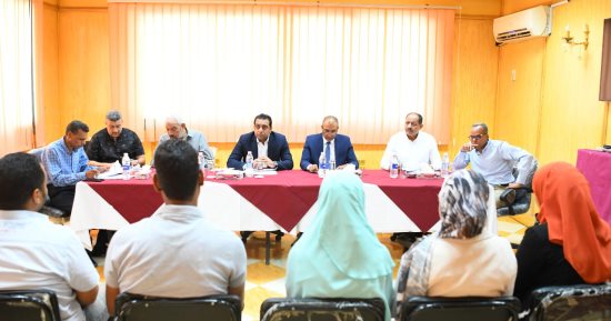 نائب محافظ قنا يترأس لجنة اختبار المتقدمين لشغل وظيفة مهندس بالوحدات المحلية