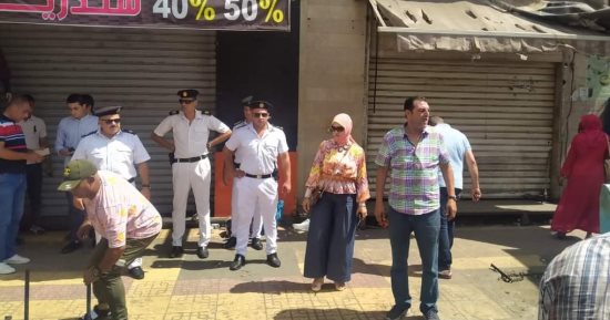 حواجز حديدية لمنع تعدى الباعة الجائلين على الطريق العام بالمنشية فى الإسكندرية