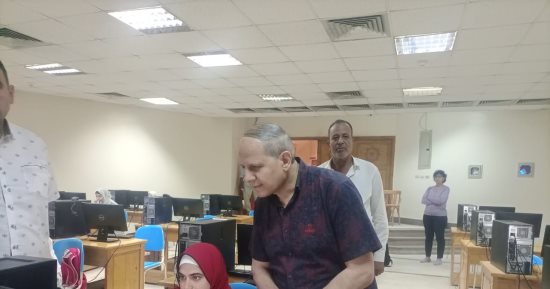 وكيل تعليم كفر الشيخ يتابع اختبارات الالتحاق بمدرسة المتفوقين.. اعرف التفاصيل