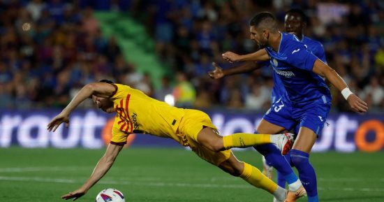 خيتافي يفرض التعادل على برشلونة في ليلة الكروت الحمراء