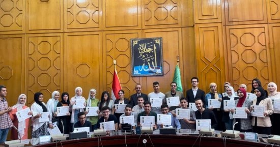 محافظ الإسماعيلية يُكرم أوائل الشهادة الثانوية العامة على مستوى المحافظة